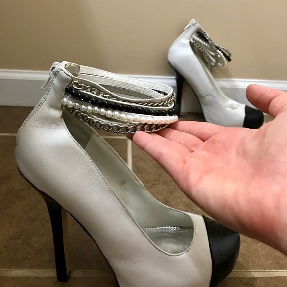 White Bebe heel with chain ankle straps - Picture 4 of 7
